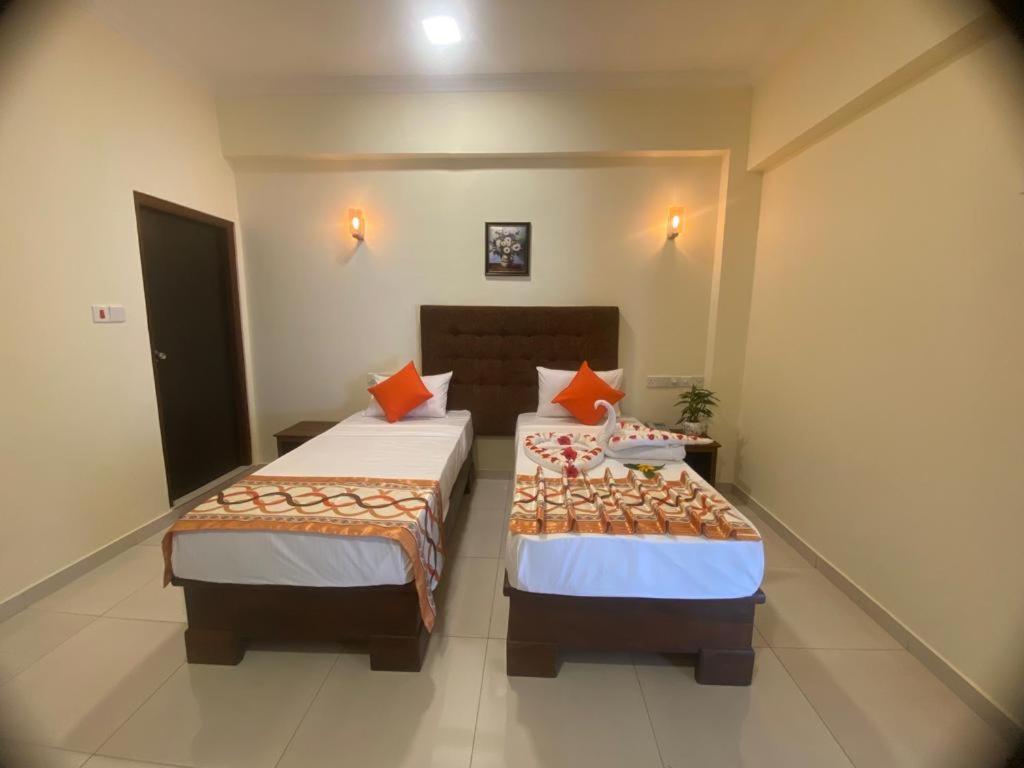 Hotel Northway Vavuniya Экстерьер фото