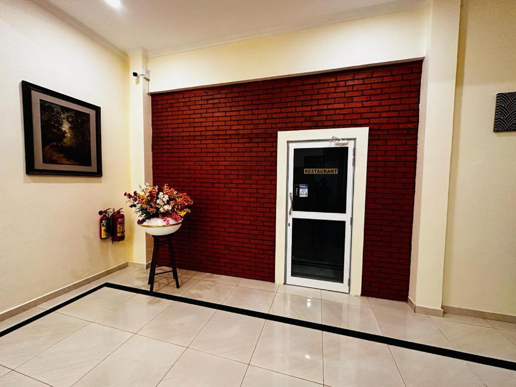 Hotel Northway Vavuniya Экстерьер фото
