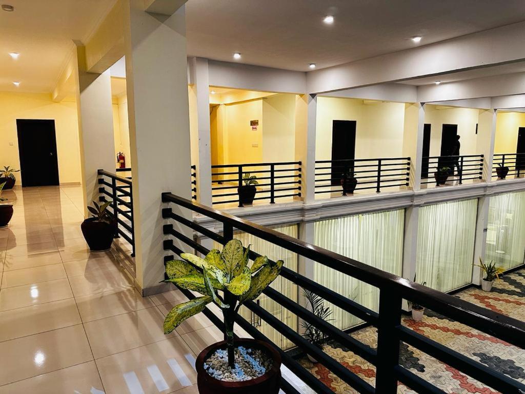 Hotel Northway Vavuniya Экстерьер фото