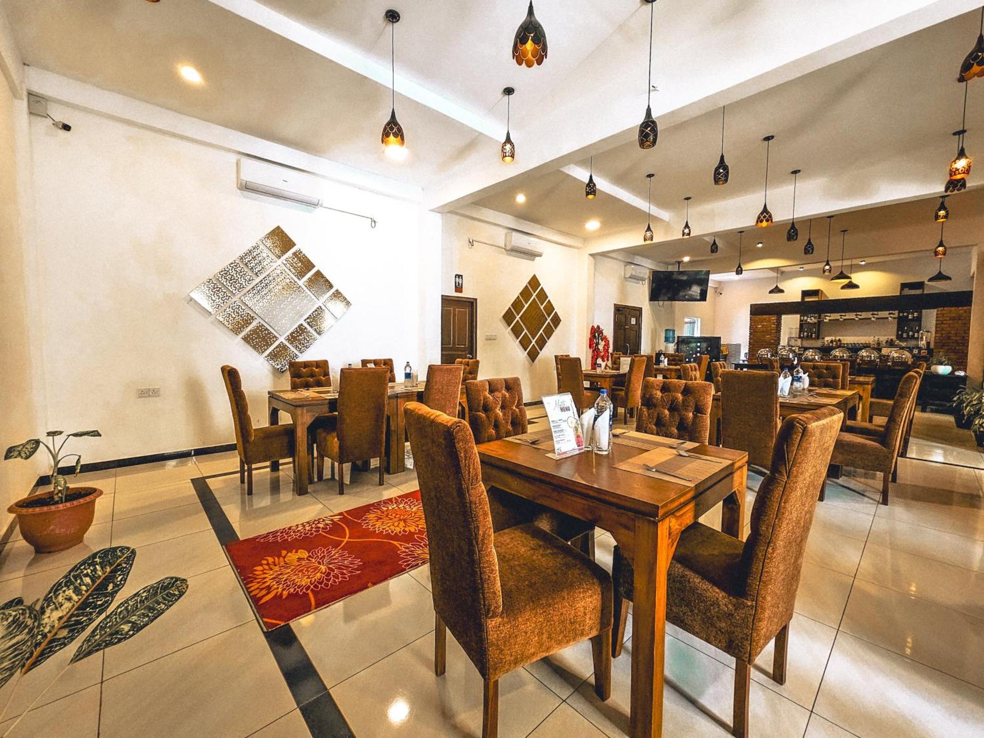 Hotel Northway Vavuniya Экстерьер фото